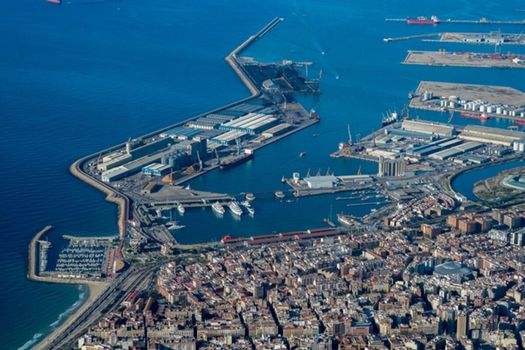 Más de medio año con retrasos en las descargas del puerto de Tarragona Más de medio año con retrasos en las descargas del puerto de Tarragona